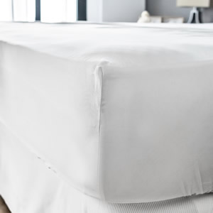 White high quality Egyptian cotton fitted sheet - Lisbon Collection